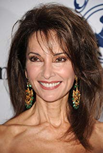 How tall is Susan Lucci?